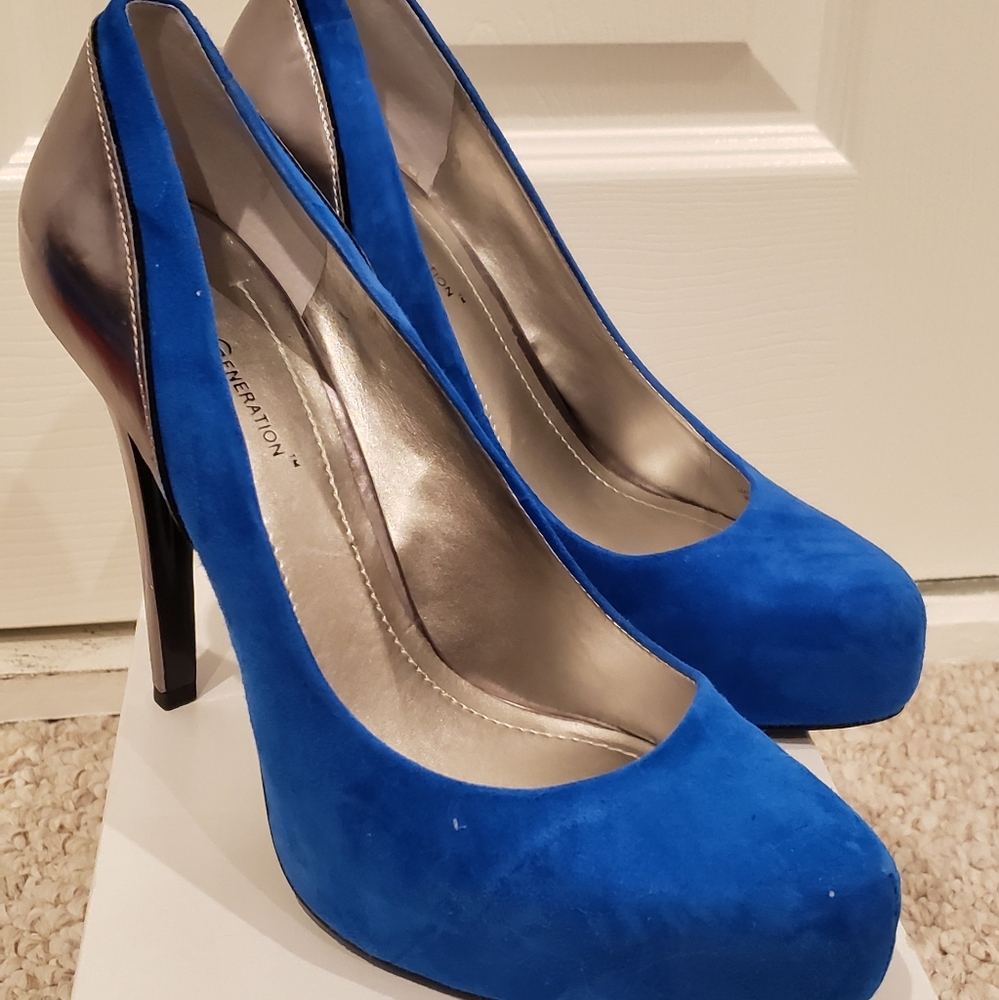 Blue suede pumps
